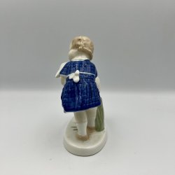 Tysk porcel�nsfigur - pige krammer lam