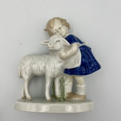 Tysk porcel�nsfigur - pige krammer lam