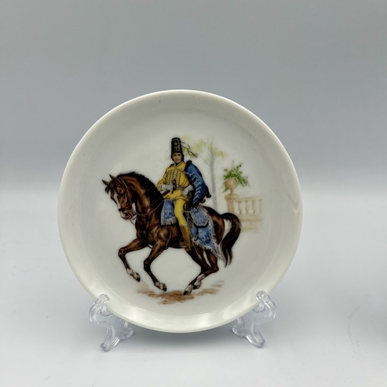 Mini tallerkner med milit�r officer hest.�