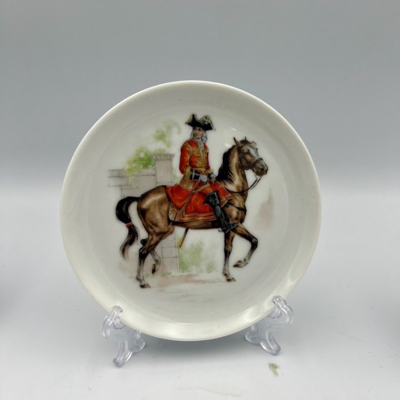 Mini tallerkner med milit�r officer hest.�