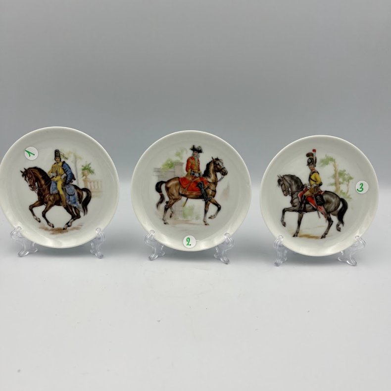 Mini tallerkner med milit�r officer hest.�