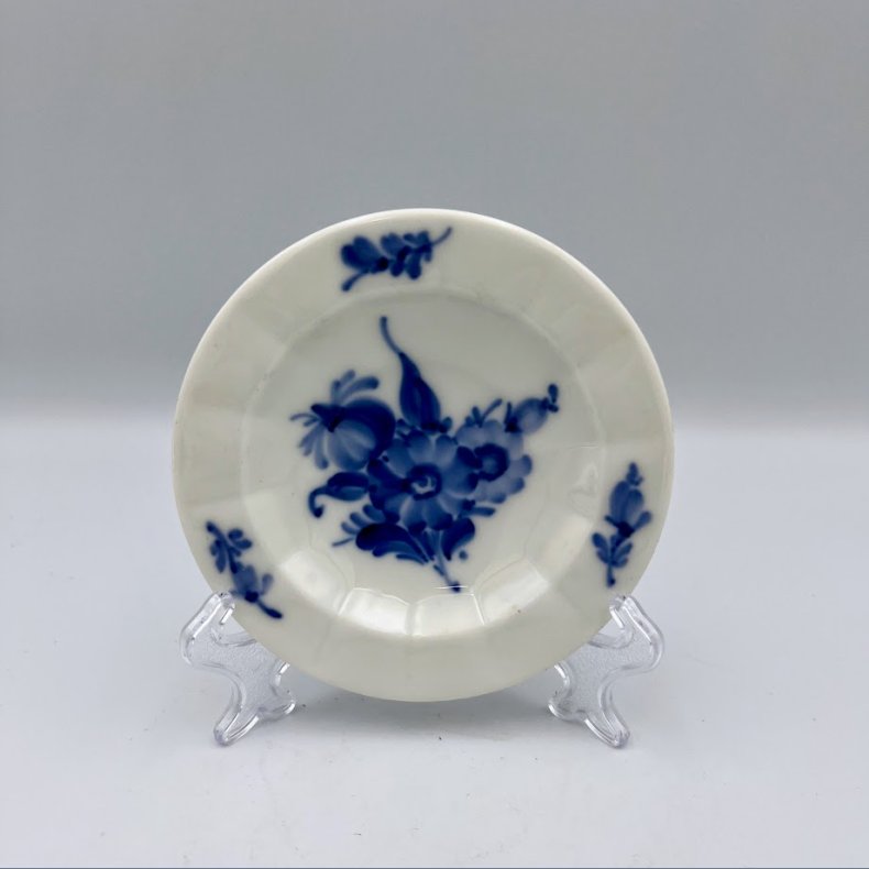 Royal Copenhagen Bl� Blomst Kantet asiet / sm�rkop
