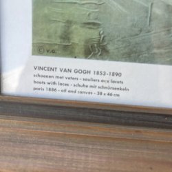 Kunsttryk af et par slidte st�vler