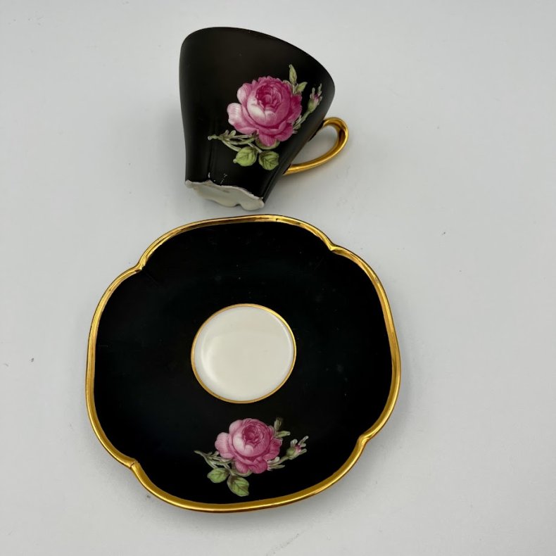 Elegant vintage mokkakop med underkop i porcel�n og 24K guld