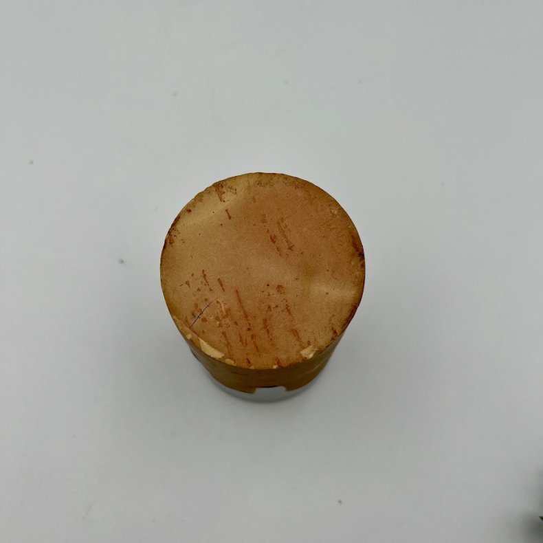 Keramikvase med m�rkebrun l�bende glasur.