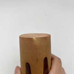 Keramikvase med m�rkebrun l�bende glasur.