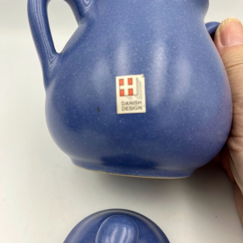 Smukt retro sukker- og fl�des�t i bl� keramik. 