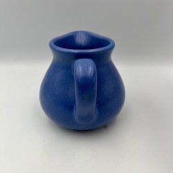 Smukt retro sukker- og fl�des�t i bl� keramik. 