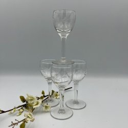 4 snapsglas p� stilk