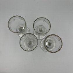 4 snapsglas p� stilk